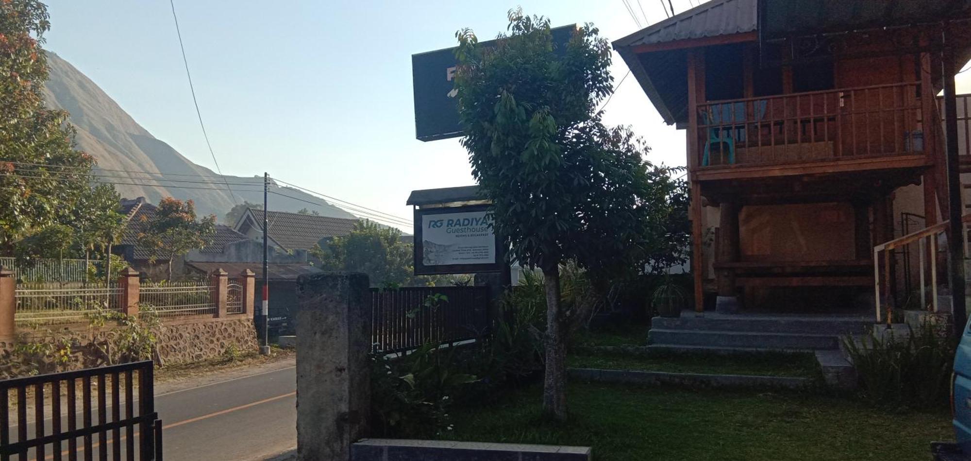 Radiya Guesthouse 塞姆博伦拉旺 外观 照片