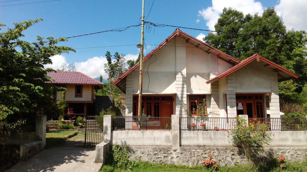 Radiya Guesthouse 塞姆博伦拉旺 外观 照片