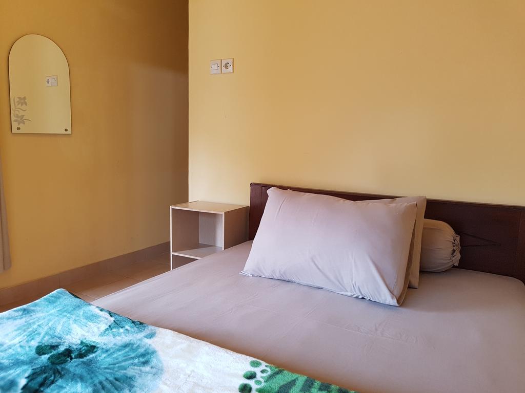 Radiya Guesthouse 塞姆博伦拉旺 客房 照片